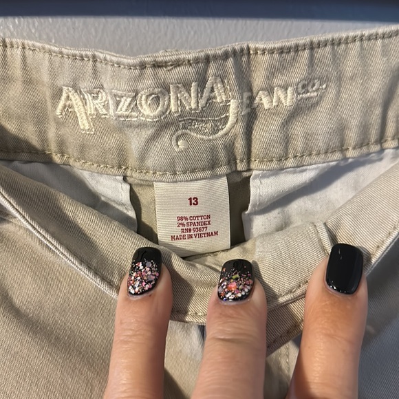 Arizona Jean Co Size 13 Beige Woman's Casual Shorts - Picture 4 of 4